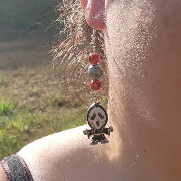 🥳SALE🥳Halloween SCREAM dangles - Picture 4 of 11